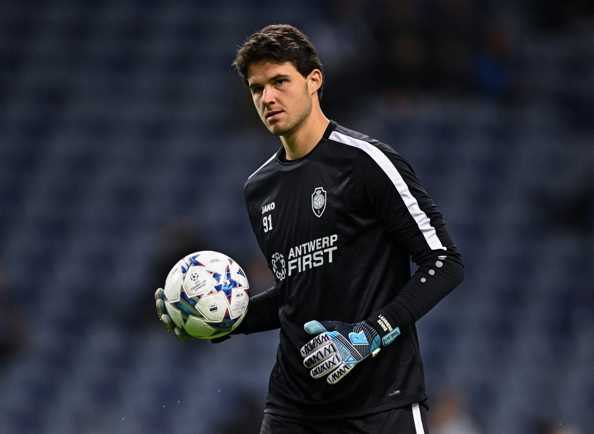 Senne Lammens có phù hợp MU?