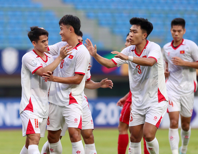Niềm vui chiến thắng của các tuyển thủ trẻ Việt Nam. Ảnh: Anh Khoa 