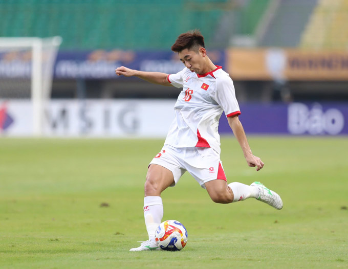 Nhật Minh là cầu thủ thực hiện nhiều đường chuyền nhất U23 Việt Nam dù anh là một trung vệ. Ảnh: Anh Khoa