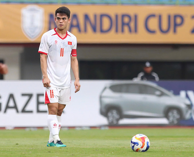 Văn Khang được AFF bình chọn là cầu thủ chơi năng nổ nhất trận đấu - Ảnh: Anh Khoa