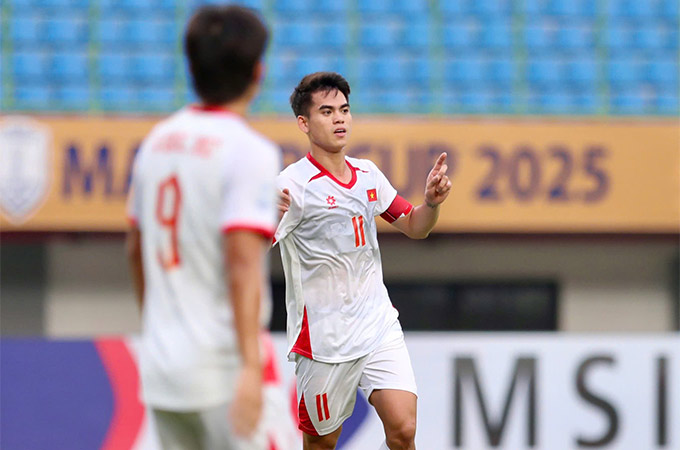 Khuất Văn Khang ghi dấu ấn đậm nét trong chiến thắng 3-0 của U23 Việt Nam trước Lào - Ảnh: Anh Khoa