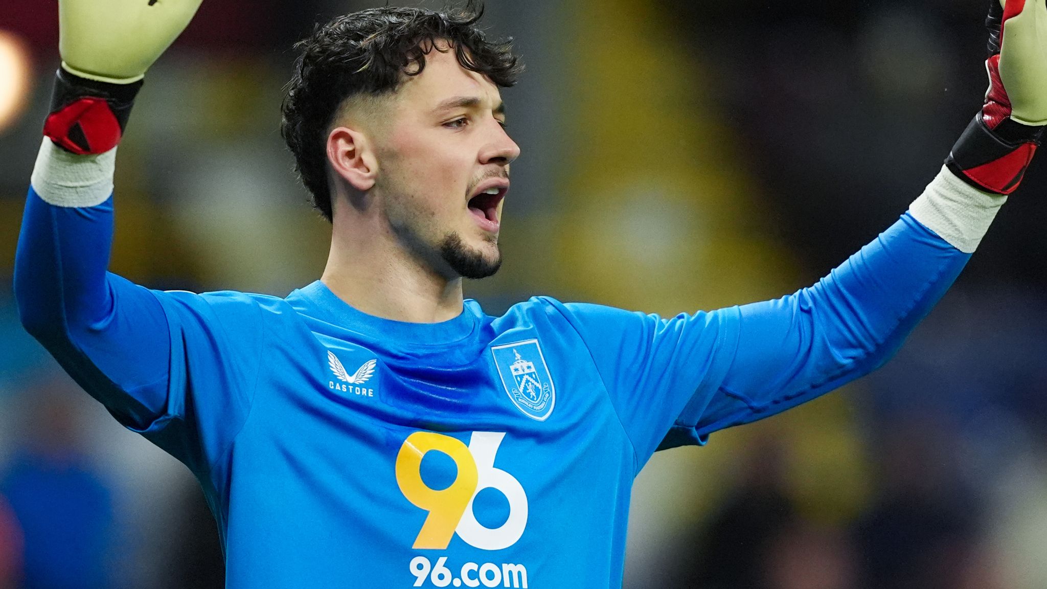 Newcastle cũng đang có nguy cơ thua Man City trong vụ mua thủ môn James Trafford của Burnley