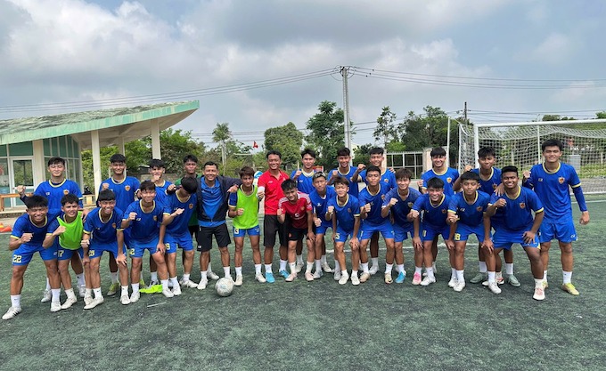 Các lứa cầu thủ trẻ Quảng Nam giờ chưa biết ra sao ngày mai. Ảnh: Văn Việt