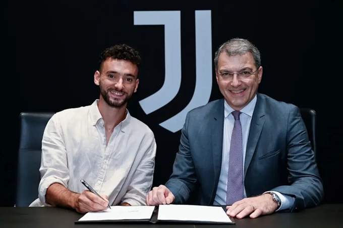 Juventus ký hợp đồng với Joao Mario