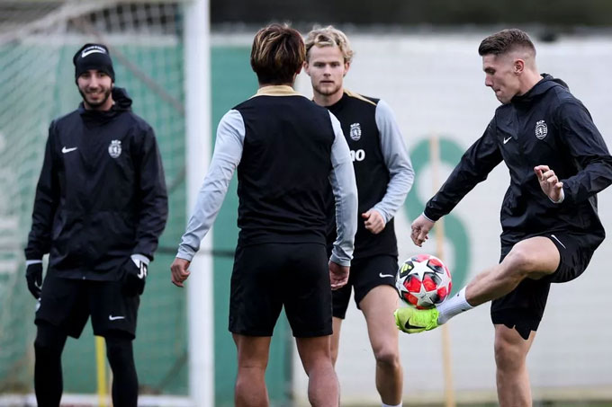 Gyokeres (phải) là một cầu thủ rất chăm chỉ