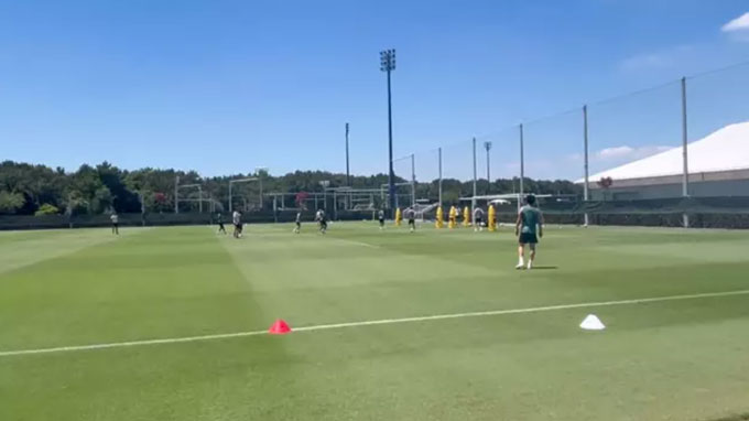 Liverpool đang thử nghiệm những quả ném biên cực mạnh