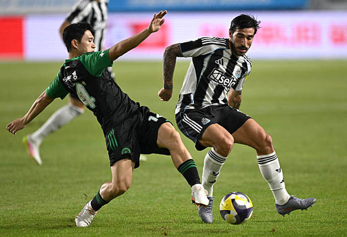 Newcastle thua trận giao hữu thứ 3 liên tiếp ở Hè 2025