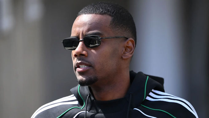 Isak được trông thấy đang tập nhờ ở đội bóng cũ Sociedad