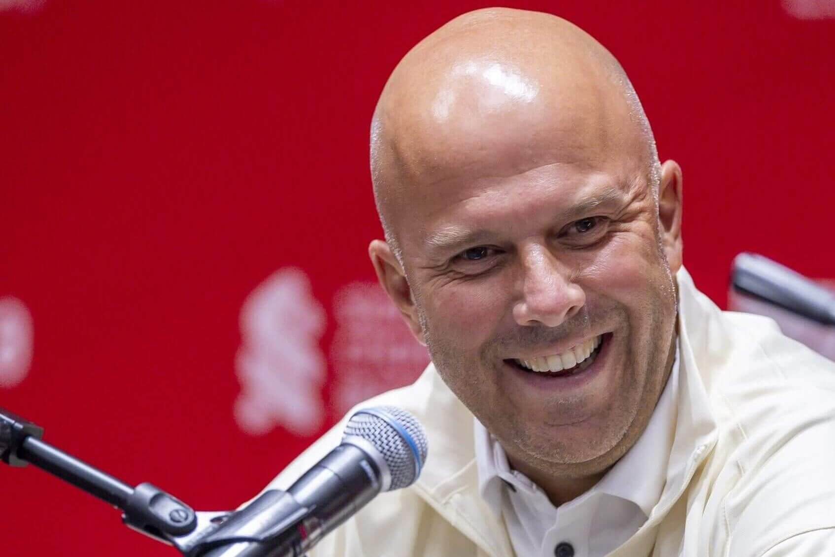 Trước khi trở về từ chuyến du đấu châu Á, HLV người Hà Lan Arne Slot đã có buổi trò chuyện với giới truyền thông