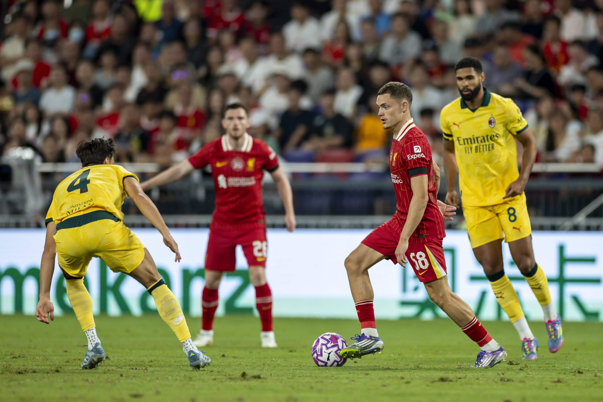 Florian Wirtz cũng có thể chơi ở cánh trái trong đội hình của Slot