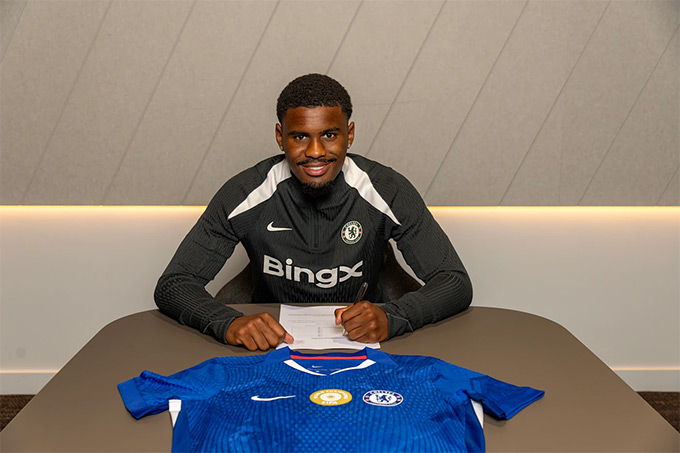 Hato sẽ gắn bó với Chelsea tới năm 2032