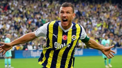  'Thiên nga' Edin Dzeko bay về Fiorentina