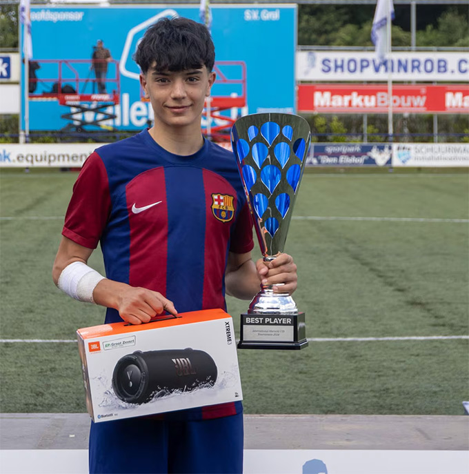 Eloi Gomez là sản phẩm ưu tú của lò La Masia