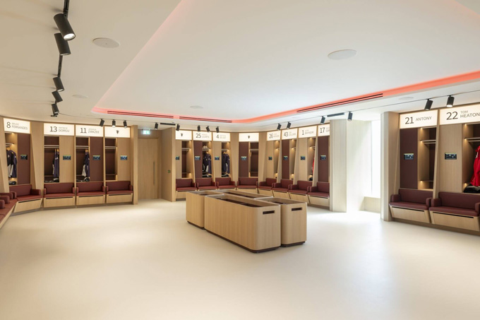 Bên trong phòng thay đồ mới xịn xò của các cầu thủ MU