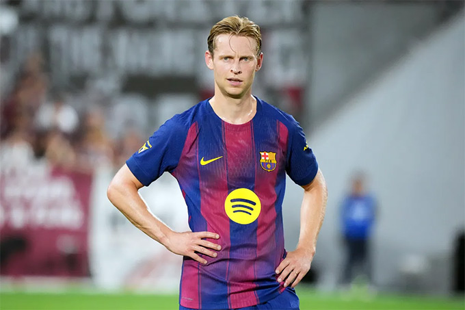  Frenkie de Jong sáng cửa làm tân thủ quân Barca