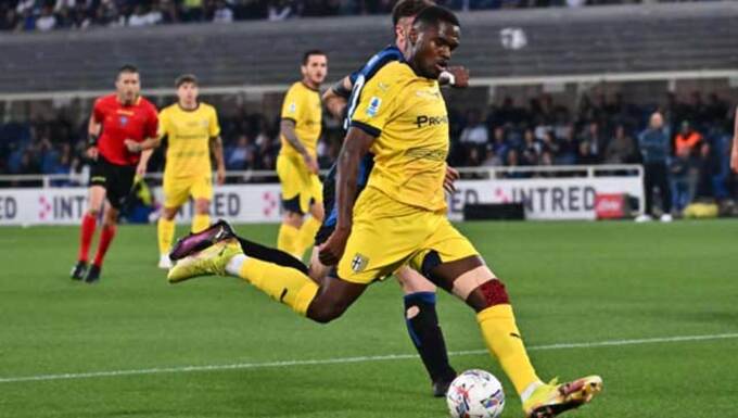 Ange-Yoan Bonny đã đánh bật Marcus Thuram lên băng ghế dự bị của Inter