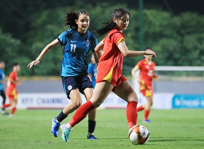 Lê Hồng Yêu từng bước tiến bộ về kỹ năng bên cạnh tầm vóc - Ảnh: Phan Tùng 