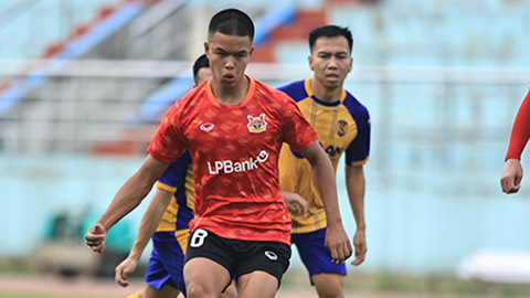 Tiền vệ Việt kiều Chung Nguyen Do bị... 'sốc'