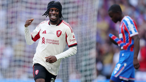 Tân binh Frimpong ghi bàn thắng khó hiểu cho Liverpool Tân binh Frimpong ghi bàn thắng khó hiểu cho Liverpool