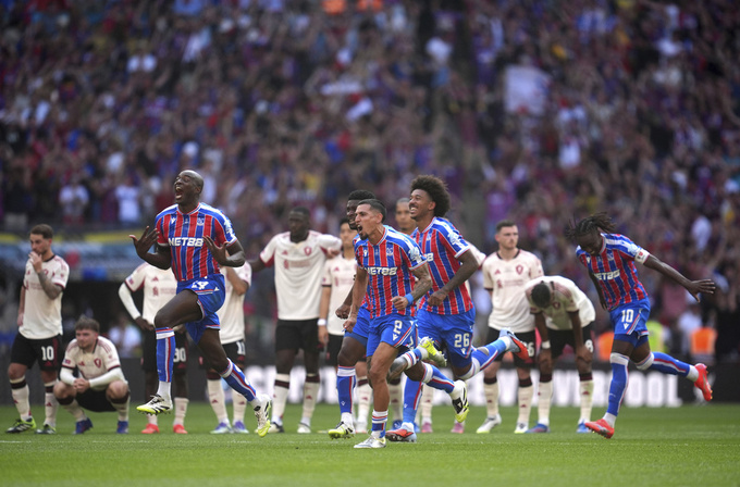Liverpool thua 2-3 trong loạt đá luân lưu với Crystal Palace ở trận Siêu Cúp  Anh