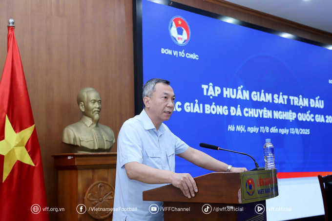 Chủ tịch VFF Trần Quốc Tuấn phát biểu, chỉ đạo