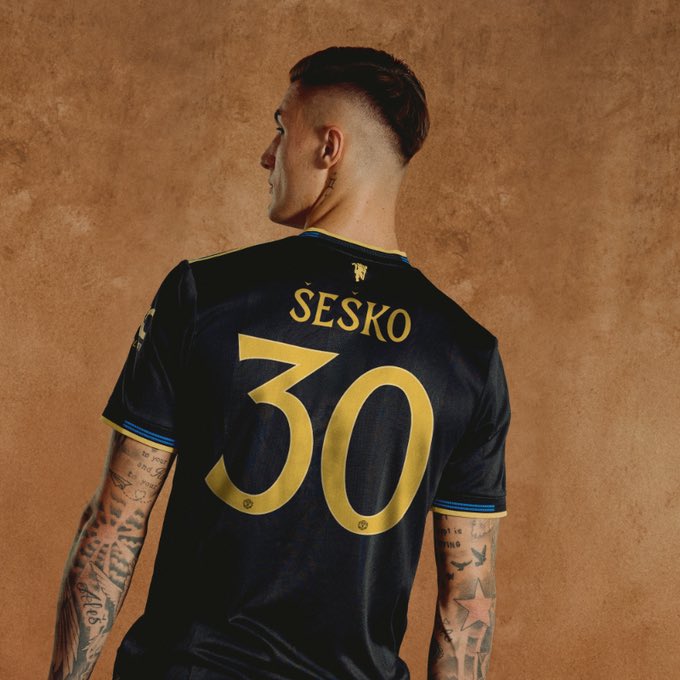 Sesko nhận áo số 30 ở MU
