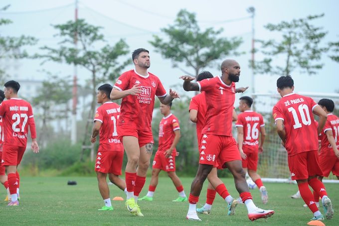 Các ngoại binh tập luyện tại Hải Phòng. Ảnh: Enrik Tùng 
