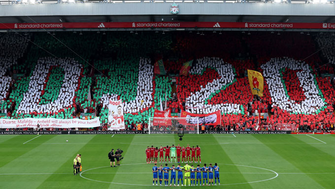 Cả sân Anfield tri ân Jota trong trận mở màn Premier League 2025/26