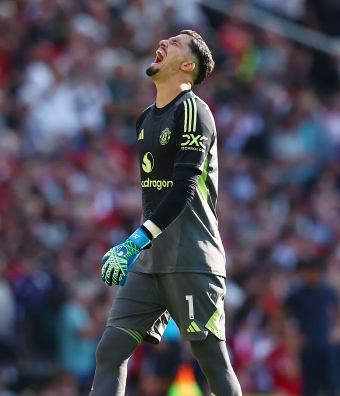 Altay Bayindir mắc sai lầm