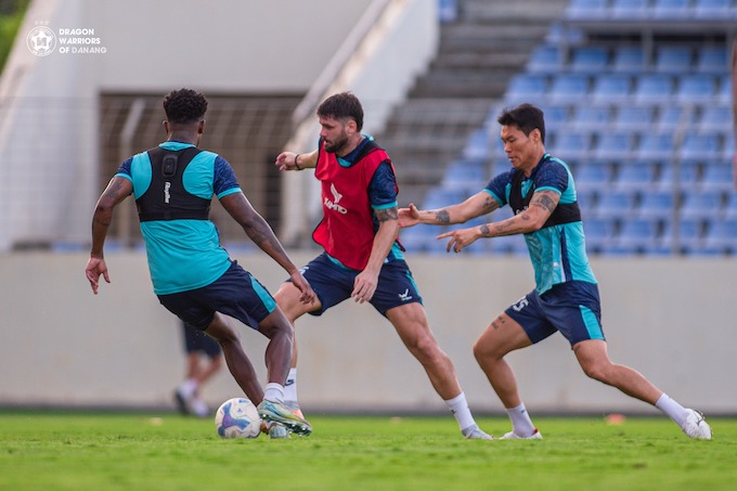 SHB Đà Nẵng tập luyện chuẩn bị cho cuộc tiếp đón Hà Tĩnh. Ảnh: FBNV