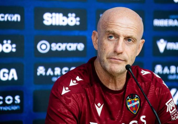 HLV Julian Calero của Levante đã trải qua một hành trình khó tin