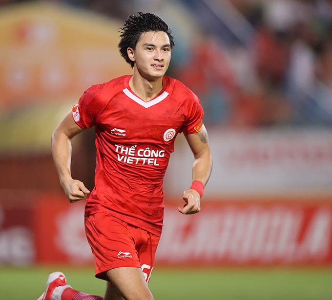 Niềm vui của cầu thủ Việt kiều Ba Lan - Ảnh: Đức Cường 