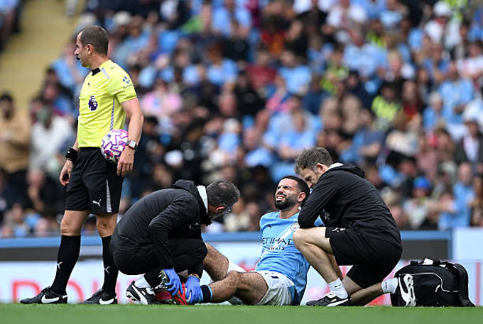Ait-Nouri chấn thương ngay đầu trận Man City vs Tottenham