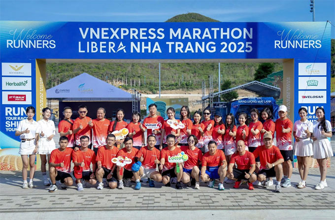 Đội chạy của Vietlott tại VnExpress Marathon Libera Nha Trang 2025