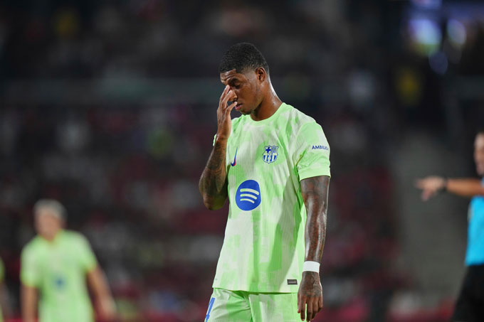 Anh bị rút ra sân ngay đầu hiệp 2