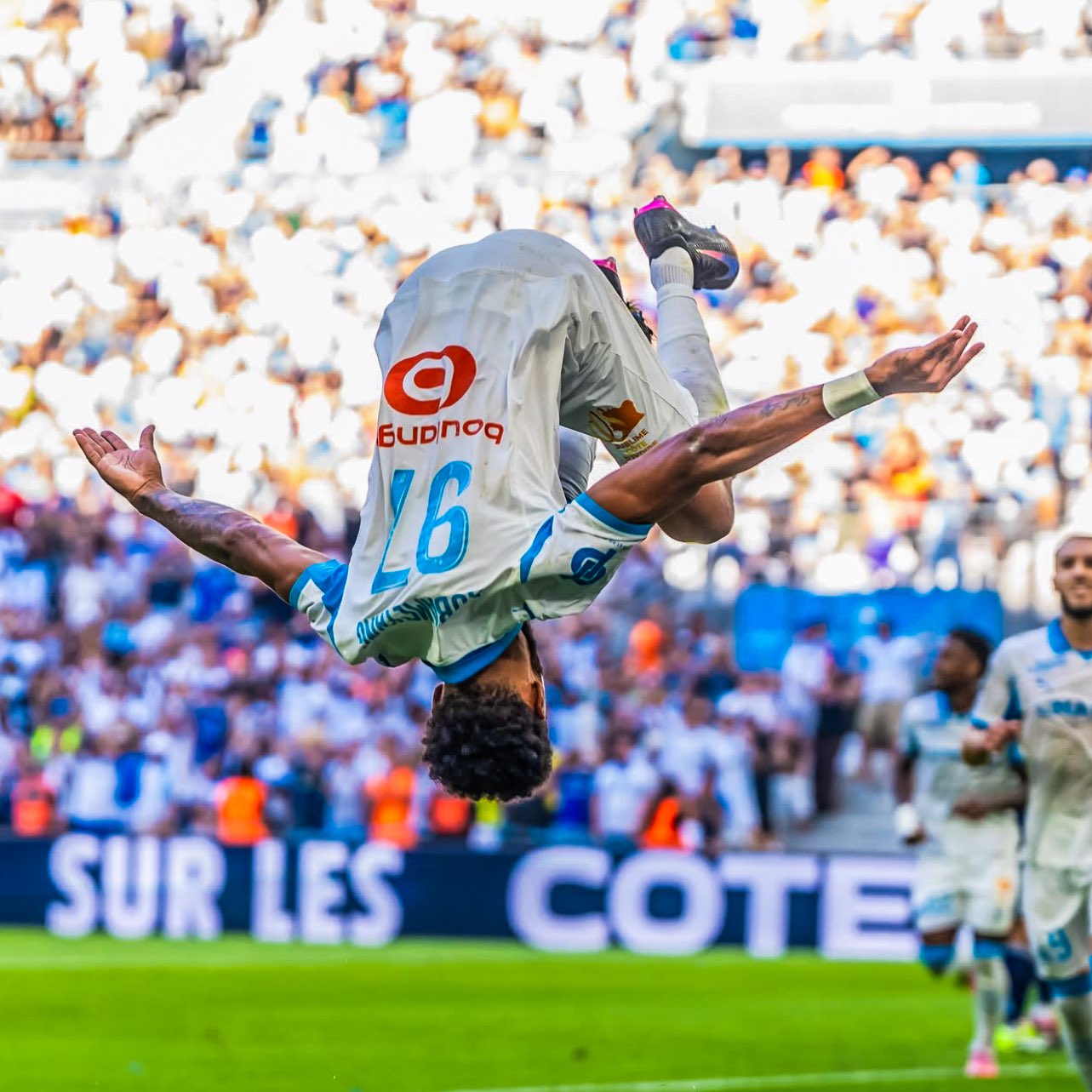 Niềm vui của Aubameyang sau khi ghi bàn cho Marseille