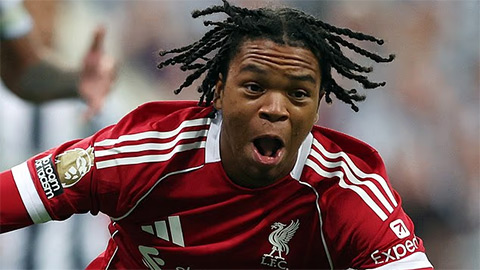 Chelsea và Liverpool mâu thuẫn vì thần đồng Ngumoha
