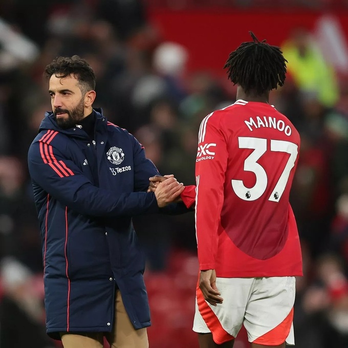 Amorim cho rằng Mainoo trùng vị trí với Bruno Fernandes và MU không cần anh