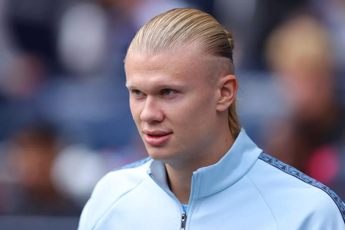 Haaland đổi tên trên áo đấu