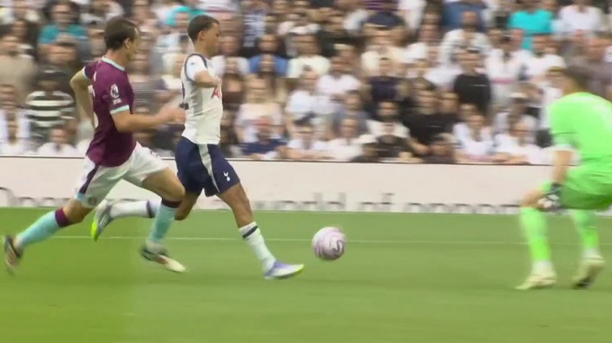 Johnson có sự thính nhạy và tinh tế của một sát thủ