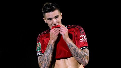  Benjamin Sesko gây thất vọng trong trận đá chính đầu tiên, thống kê như… gõ nhầm