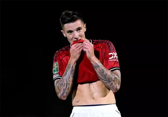 Sesko chưa thích nghi với đội bóng mới