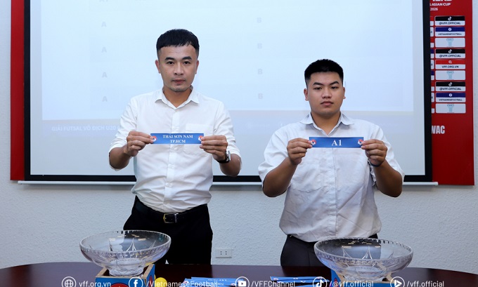 10 đội được chia thành 2 bảng