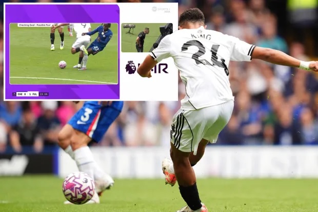 Chelsea đang là 'con cưng' của VAR