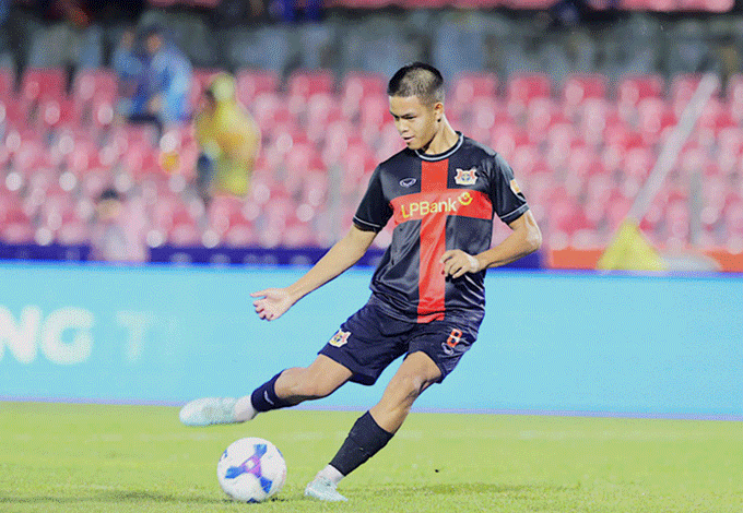 Tiền vệ Thành Trung vẫn có cơ hội được HLV Kim Sang Sik sử dụng