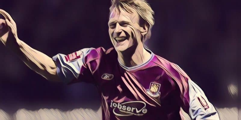 Teddy Sheringham vừa là người ghi bàn nhiều tuổi nhất, vừa là người lập hat-trick nhiều tuổi nhất Premier League