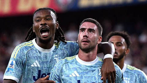 Simone Inzaghi celebrating with his Inter Milan players after beating Barcelona. Simone Inzaghi celebrating with his Inter Milan players after beating Barcelona.