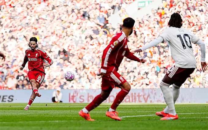 Cú sút phạt hoàn hảo của Dominik Szoboszlai 