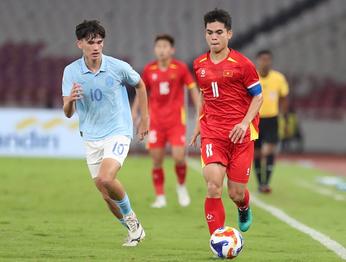 Văn Khang và đồng đội sẽ giành ngôi nhất bảng C? - Ảnh: Minh Tuấn 