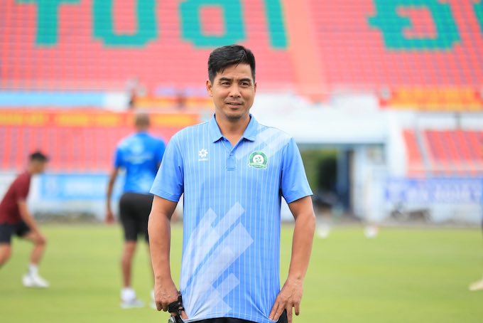 HLV Việt Thắng đang muốn cùng Trường Tươi Đồng Nai thăng hạng vào cuối mùa. Ảnh: FBNV